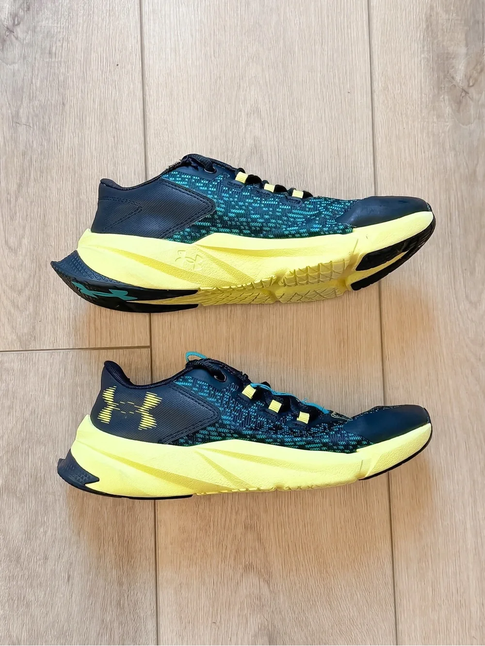 UNDER ARMOUR BOYS RUNNING SHOE BUNDLE SIZE 5.5 SCRAMJET 5 CHARGED PURSUIT 3